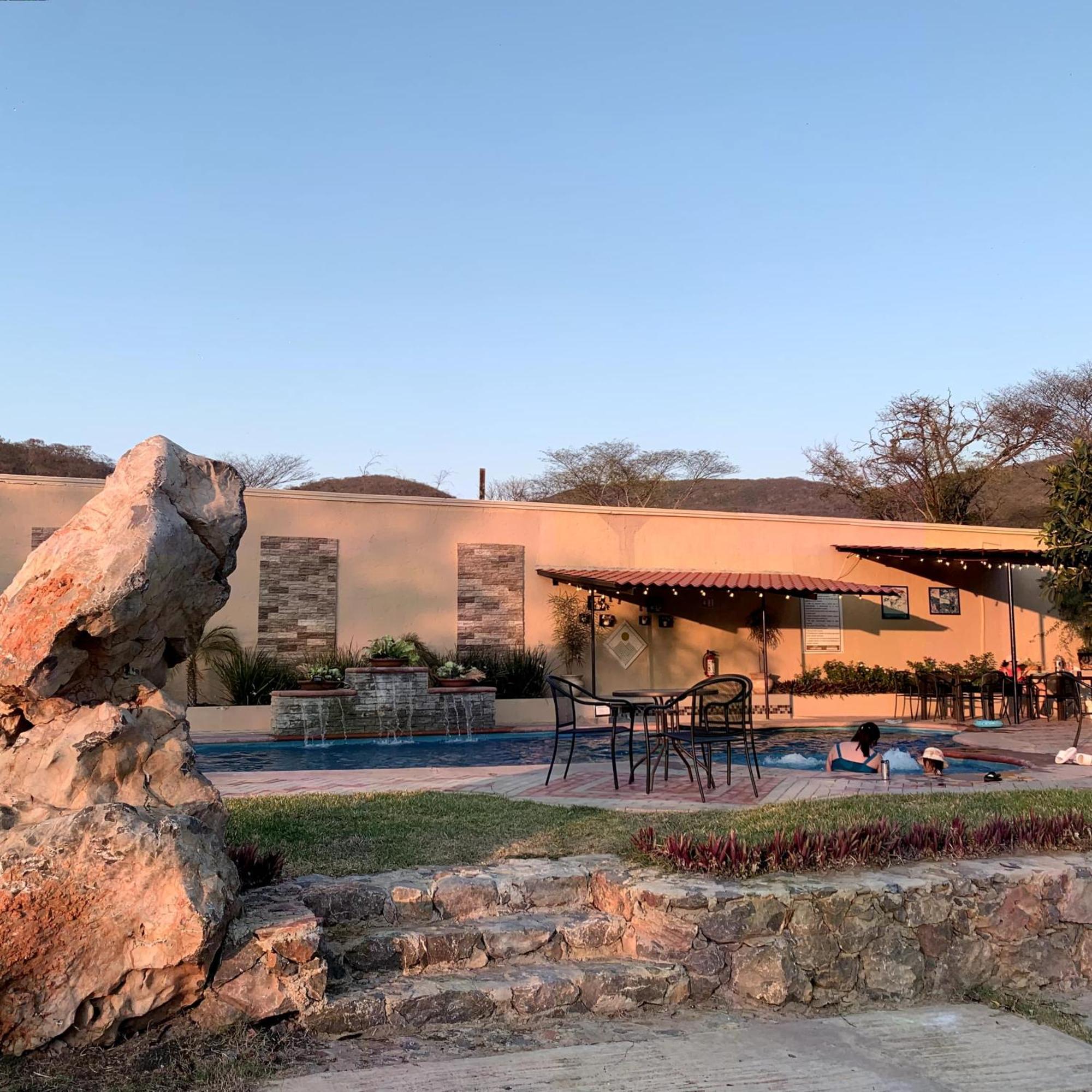 Hotel Y Restaurante Villas Del Sol Jalpan Exterior photo